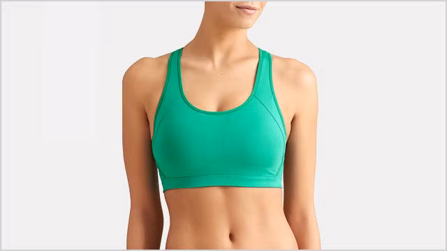 Áo ngực sport bra. Một chiếc áo ngực thể thao sẽ hỗ trợ ngực và giảm nguy cơ hỏng ngực từ những động tác nhảy và tập luyện. Chiếc áo ngực này giúp bạn tập thể dục mà không hề đau đớn.