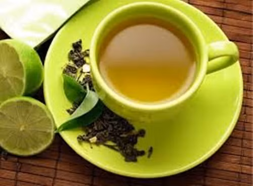 Uống trà xanh trong bữa ăn. Trà xanh có hợp chất polyphenols có thể giúp cơ thể tiết ra các hợp chất chống lại tế bào ung thư. Do vậy hãy uống trà xanh trong những bữa ăn có thịt.