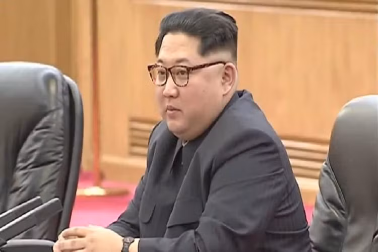 "Phi hạt nhân hóa bán đảo Triều Tiên có thể thực hiện được nếu Mỹ và Hàn Quốc phản ứng có thiện chí, tạo ra môi trường hòa bình và ổn định, có những biện pháp thực chất để hiện thực hóa hòa bình", ông Kim Jong Un tuyên bố. Nguồn ảnh: news.modia.