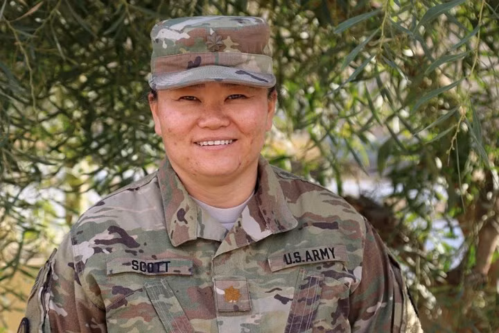 Thiếu tá Kimberly Scott trong sư đoàn bộ binh 35 ở Trung Đông.