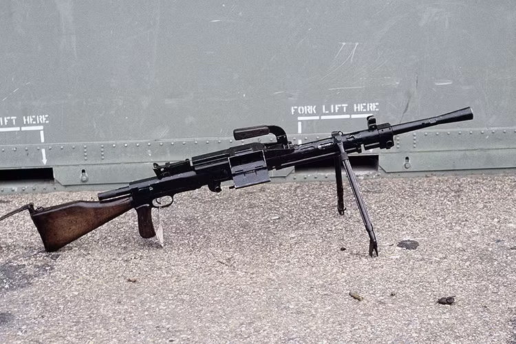 Lịch sử phát triển của súng máy Type 67 bắt đầu từ đầu những năm 1960, khi Quân đội Trung Quốc tìm ứng cử viên thay thế cho hai dòng súng máy Type 53 (SG43) và Type 57 (SGM). Bản thân Type 67 được xem là sự kết hợp giữa súng máy Degtyaryov DP và SG-43 Goryunov do Liên Xô phát triển trước đó. Nguồn ảnh: