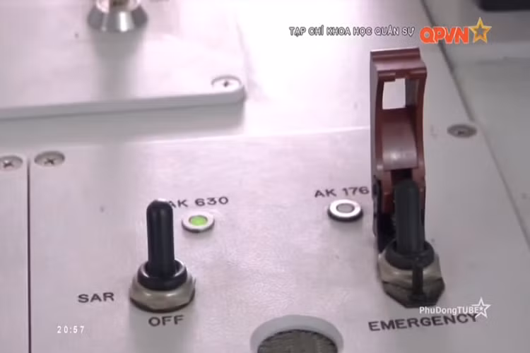 Trong ảnh là hệ thống điều khiển pháo trên một số lớp tàu chiến chủ lực của quân chủng Hải quân, hệ thống điều khiển này đã được hiện đại hóa trong dự án chuyển giao công nghệ tích hợp. Nguồn ảnh: QPVN.