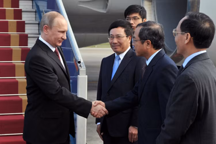 Chuyến thăm Việt Nam lần thứ 3 của Tổng thống Nga là vào 12/11/2013 là chuyến thăm đầu tiên của ông Putin kể từ sau khi ông tái nhậm chức Tổng thống Nga từ tháng 5/2012. Ảnh: TTXVN.
