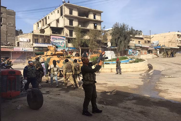 Trong diễn biến tình hình phức tạp trong khu vực Afrin, có thể dự đoán được chiến lược của một liên minh lớn hơn trong tương lai của ý đồ chia cắt Syria. Thổ Nhĩ Kỳ đang thực hiện chiến lược sử dụng các chiến binh Hồi giáo cực đoan, tiêu diệt lực lượng dân quân người Kurd YPG và giành quyền kiểm soát các khu vực do người Kurd quản lý. Ảnh: South Front.