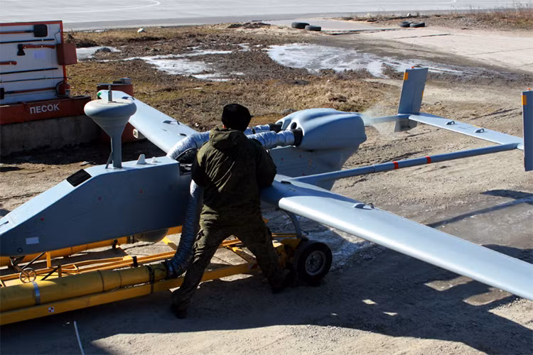 Bên cạnh nhiệm vụ tuần thám, đơn vị UAV này còn được Hạm đội Baltic sử dụng như lực lượng trinh sát cho các tàu chiến thuộc hạm đội trong một số nhiệm vụ trên biển. Nguồn ảnh: Bộ Quốc phòng Nga.
