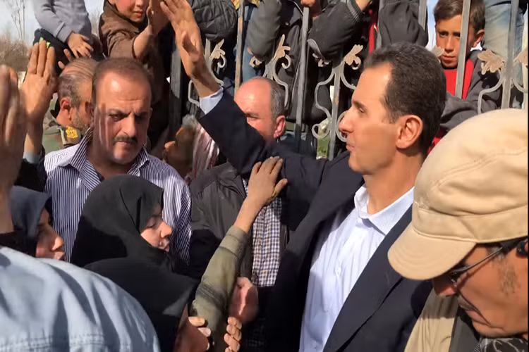 Được biết kể từ khi hành lang nhân đạo được mở ở Đông Ghouta đã có hơn 60.000 dân thường được sơ tán khỏi các vùng chiến sự và hầu hết trong số đó đều di chuyển đến khu vực do Quân đội Syria kiểm soát. Ảnh: PresidencySy.