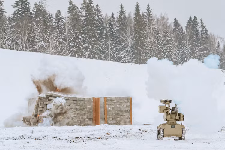 Còn đây là phương tiện chiến đấu không người lái Nahlebnik cũng do Kalashnikov phát triển, theo như tập đoàn này giới thiệu các mẫu phương tiện chiến đấu tự động của họ được trang bị trí thông minh nhân tạo (AI) hỗ trợ người điều khiển trong một số tình huống như nhận diện và xác định mục tiêu. Nguồn ảnh: Kalashnikov.