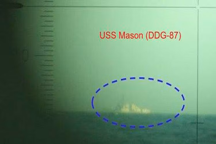 Cái tên thứ hai xuất hiện trong kính tiềm vọng tàu ngầm Kilo Nga là tàu khu trục USS Mason (DDG-87) thuộc lớp khu trục mang tên lửa Arleigh Burke, tàu chiến này từng xuất hiện tại Biển Đen trong khoảng thời gian từ 2016 cho đến nay.
