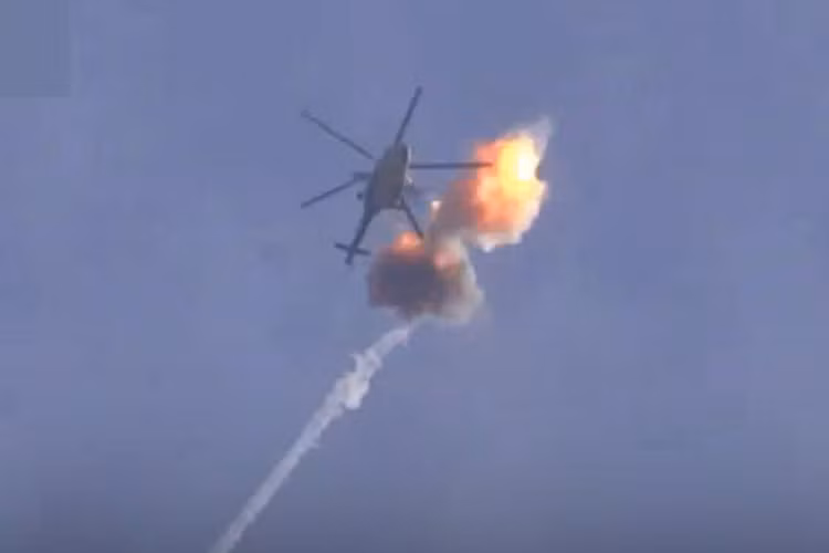 Mở đầu cho cuối tuần “đẫm máu” của Không quân Syria là hôm 16/3, khi phát ngôn viên của Jaysh al-Islam Hamza Bayrakdar một trong những nhóm phiến quân ở Đông Ghouta tuyên bố đã bắn hạ một chiếc trực thăng Mi-8 của Không quân Syria khi nó bay qua khu vực này. Nguồn ảnh: scramble.nl.