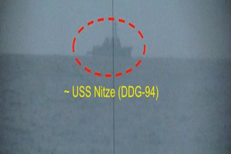 Tàu chiến thứ ba của Mỹ nằm trong tầm ngắm của tàu ngầm Nga là USS Nitze (DDG-94). Có một điều đáng lưu ý là phạm vi tấn công của các loại ngư lôi 533mm mà tàu ngầm Kilo Nga mang theo có tầm bắn thấp nhất cũng 8.000 mét do đó có thể nói tàu chiến Mỹ hoàn toàn nằm trong tay người Nga tình huống này.