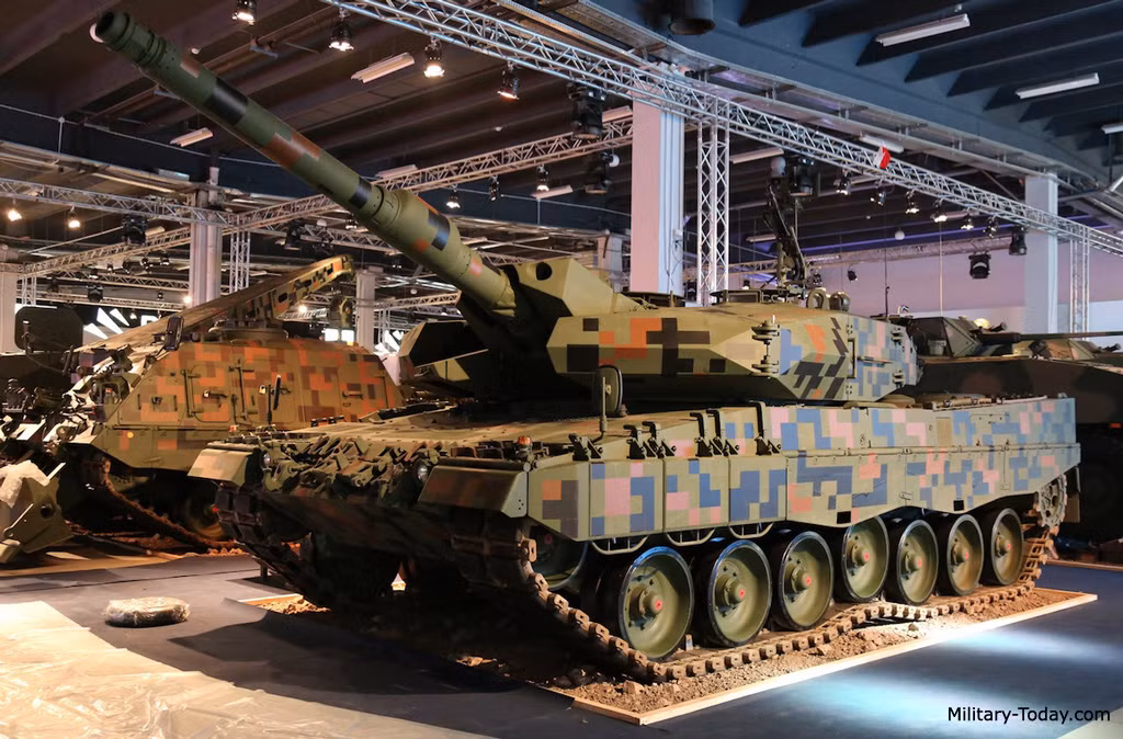 Về giáp bảo vệ, xe tăng Leopard 2PL được trang bị module giáp composite AMAP được phát triển bởi công ty IBD Deusebroth. AMAP được làm từ vật liệu gốm nano và hợp kim nhôm thép đem lại sự bảo vệ cao cho tháp pháo Leopard 2PL so với Leopard 2A5, dù vậy nó vẫn kém cấp độ bảo vệ của Leopard 2A7. Các module giáp này có thể thay thế trong điều kiện dã chiến khi bị hư hại.