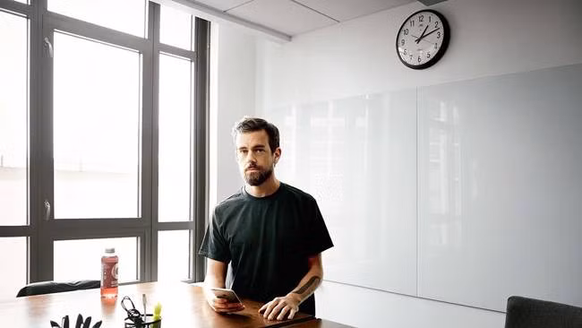 Ngày 21/3/2006, Dorsey đăng dòng Tweet đầu tiên lên Twitter. Dorsey và đồng sáng lập Evan Williams, Biz Stone mua tên miền Twitter với giá 7.000 USD.
