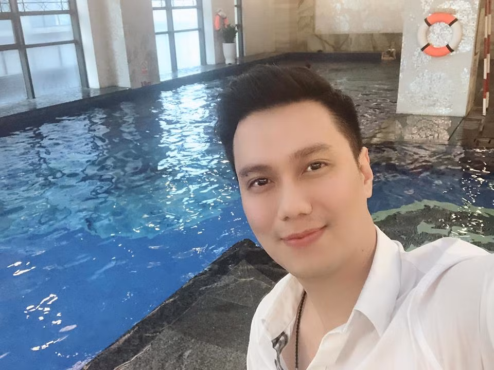 Can dung nhan Viet Anh mui sung sung, cam dai sau dao keo-Hinh-3
