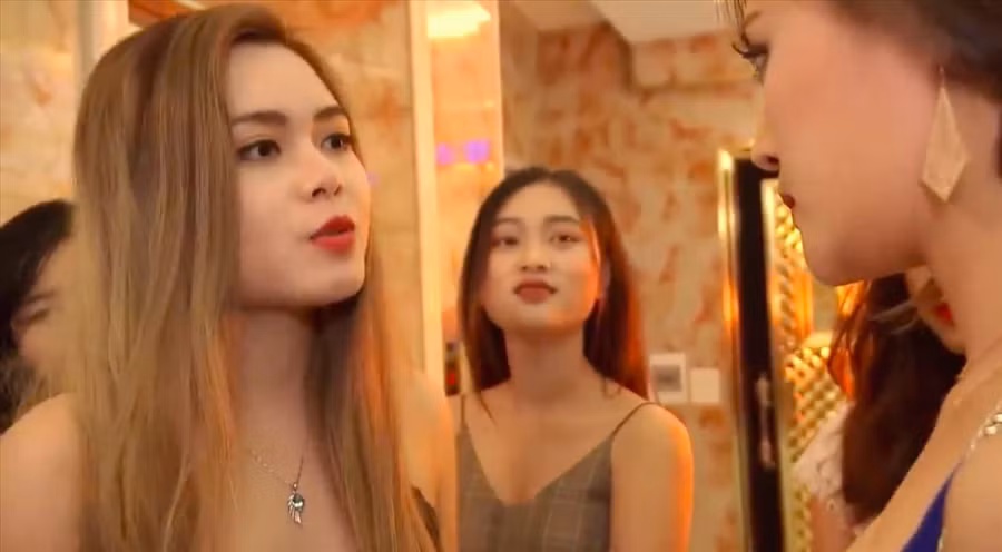 Cao Diệp Anh cũng đóng vai gái ngành trong "Quỳnh búp bê" gây bão màn ảnh năm 2018.