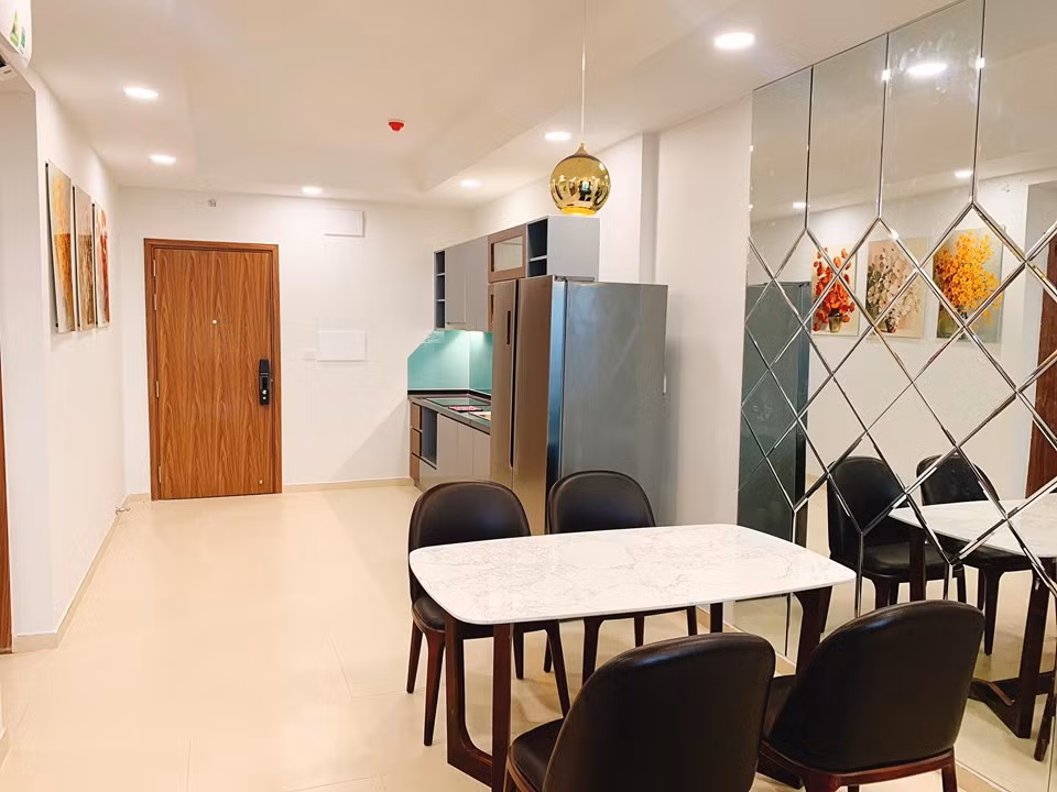 Về phần nội thất trong nhà đều do đích thân Phương Hằng và ông xã chọn từng loại và giám sát thi công.