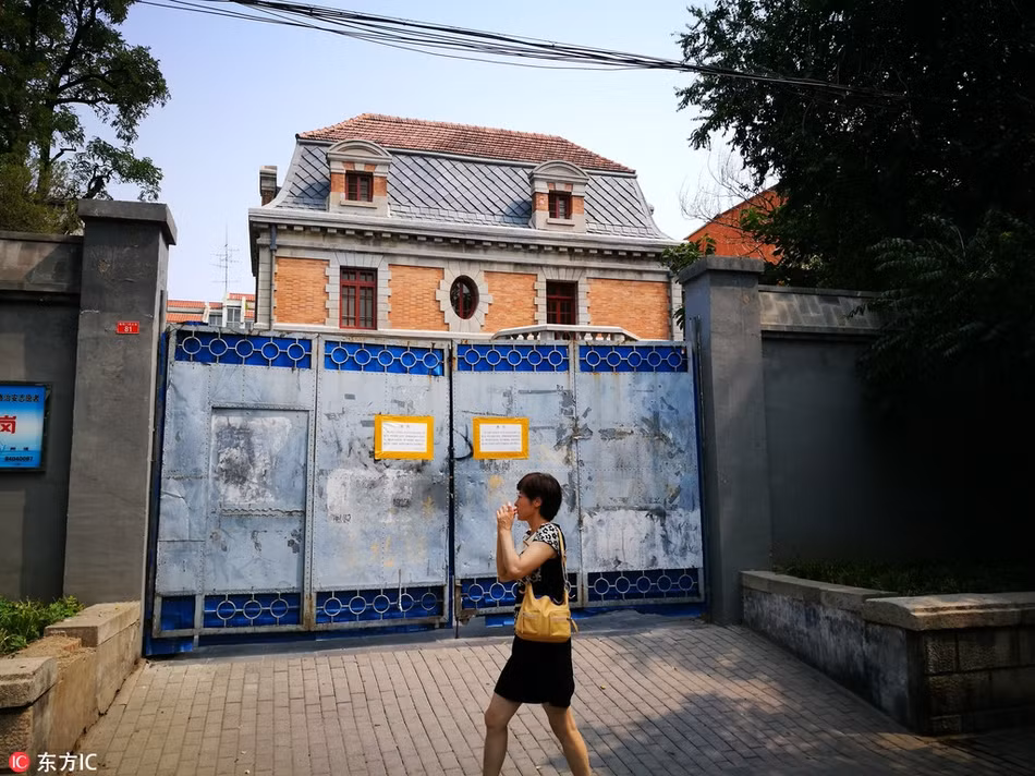 Hiện tại, ngôi nhà thuộc sở hữu của Tổng giáo phận Công giáo La Mã ở Bắc Kinh. Cuối thập niên 1990, người ta cho rằng số 81 Triều Nội sẽ trở thành đại sứ quán của Vatican vào một ngày nào đó nên không thể phá hủy. Tháng 3/2016, người ta tiến hành sửa chữa công trình này và bắt đầu cho thuê từ năm 2017 với mức giá khoảng 10 triệu nhân dân tệ/năm (gần 1,5 triệu USD/năm). Ảnh: Dongfang IC.