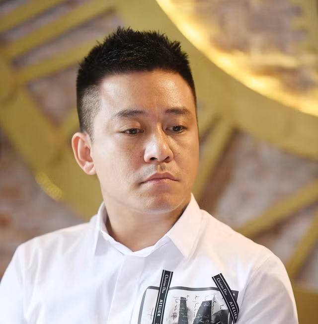 Dam Vinh Hung, Tuan Hung buc xuc vi co ten trong show hat dam cuoi-Hinh-2