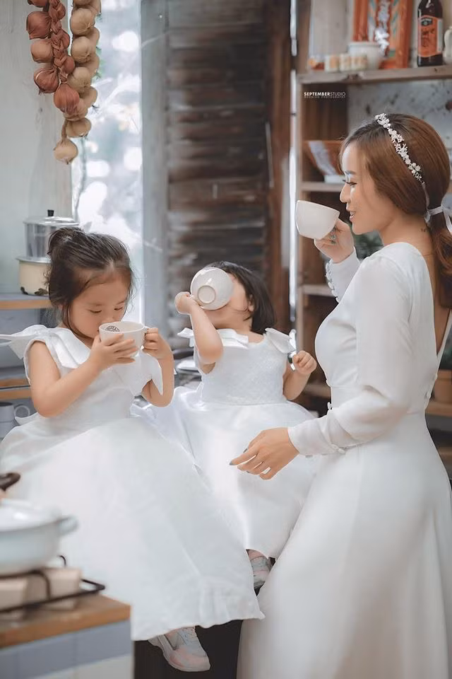 Hai bé Gà - Cún là trái ngọt tình yêu của ca sĩ Hoài Lâm và Bảo Ngọc.