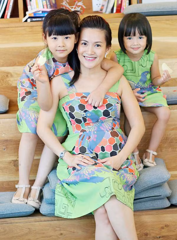 Bận rộn với công việc ngoài xã hội, Bình Minh và bà xã vẫn dành nhiều thời gian cho con. Anh Thơ thường xuyên dẫn 2 con gái đến phim trường thăm bố. Họ cũng thường tổ chức các chuyến du lịch, nghỉ dưỡng để các con được dịp trải nghiệm trong mỗi dịp nghỉ lễ.