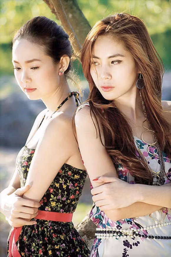 Vào vai Bảo Yến - tình địch của Minh Hằng, Thủy Tiên gây cười bởi cách diễn nhí nhảnh, tính cách thú vị và có chiều sâu. Bên cạnh đó, cô còn tham gia làm nhạc phim. Ca khúc chủ đề Ngôi Nhà Hạnh Phúc, Chàng Trai Tháng 12, Quay Về Đi... có lượng tải nhạc chuông cao tại Việt Nam sau khi phim lên sóng.