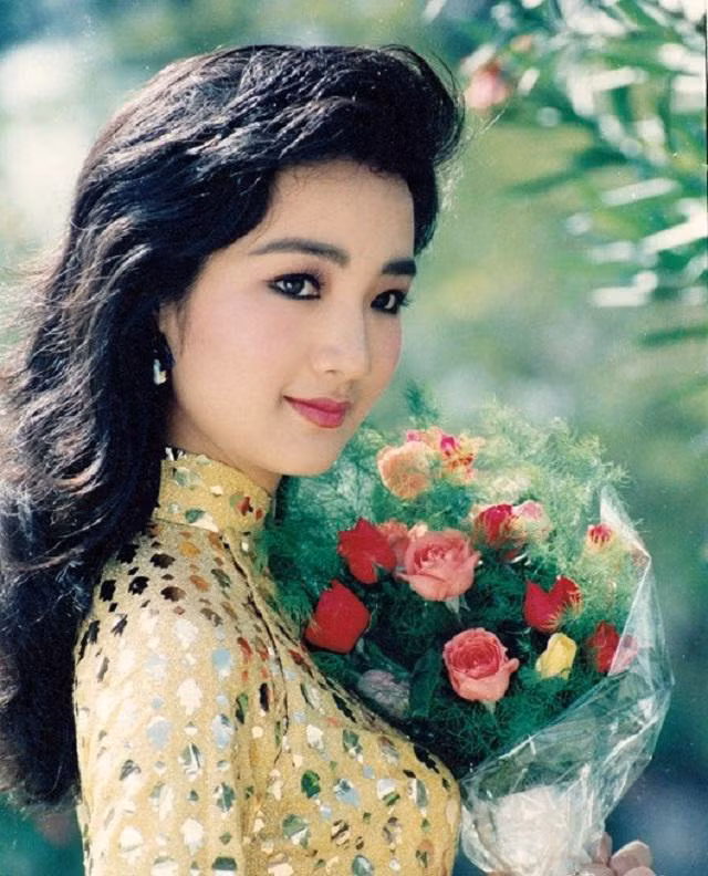 Giáng My đăng quang Hoa hậu Đền Hùng năm 1989. Thời điểm đăng quang, Giáng My đang học Nhạc viện Hà Nội. Sau khi đăng quang và tốt nghiệp Nhạc viện Hà Nội, Giáng My chính thức dấn thân vào làng giải trí.