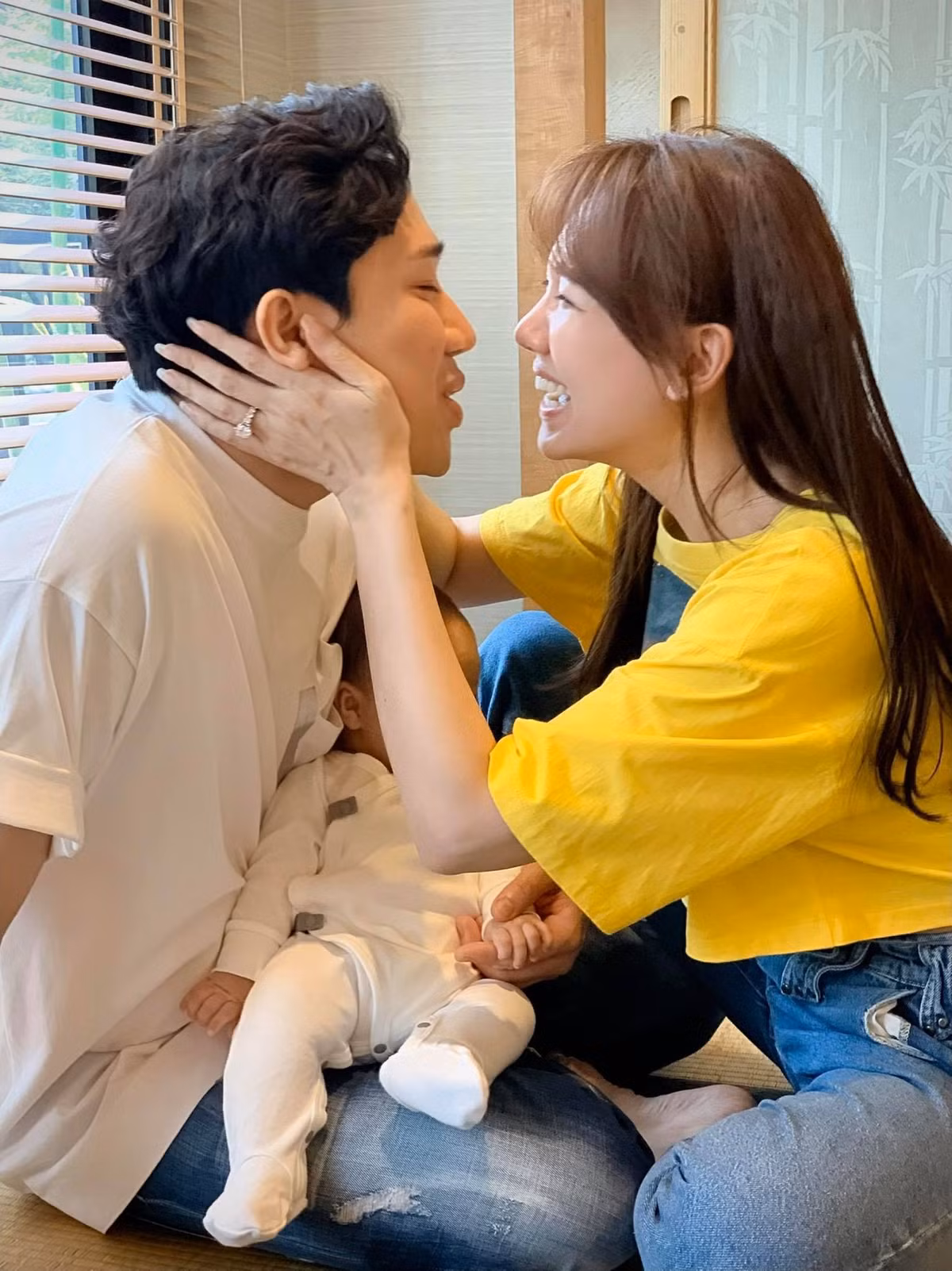 Hình ảnh đáng yêu của vợ chồng Trấn Thành.