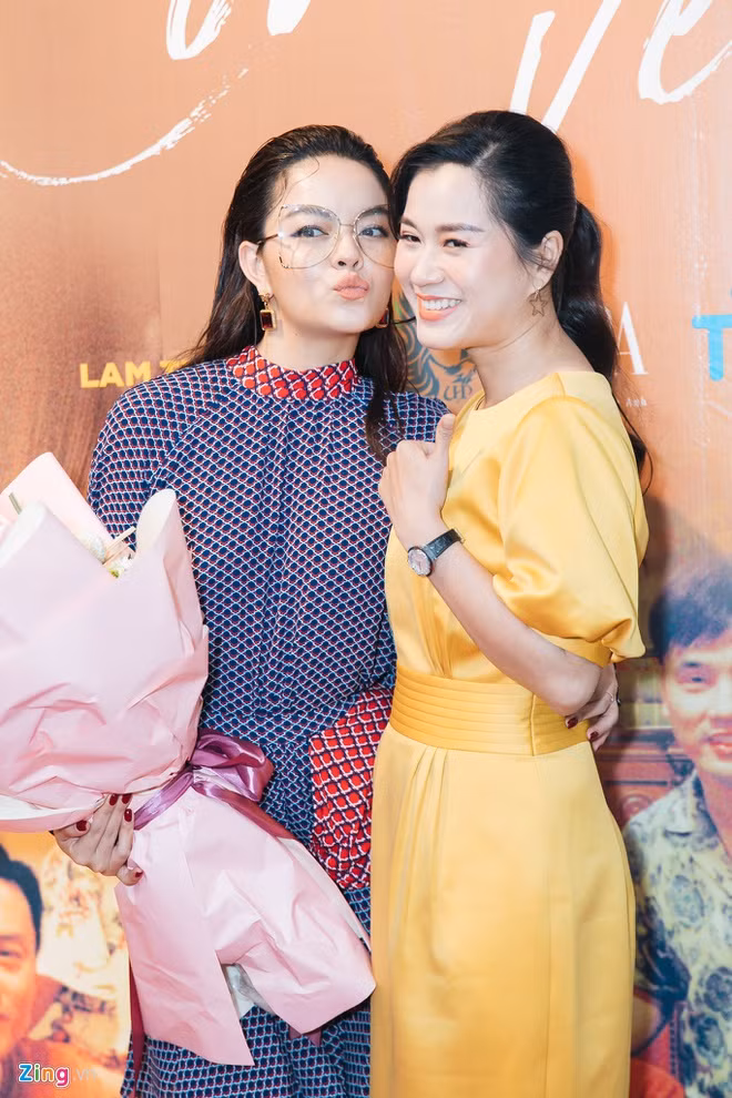 Dự án cũng có sự góp mặt của nghệ sĩ Phi Phụng và Đào Anh Tuấn trong vai bố mẹ. Nữ diễn viên Lâm Vỹ Dạ trong vai vợ của Lam Trường và bé Minh Hằng trong vai con gái.
