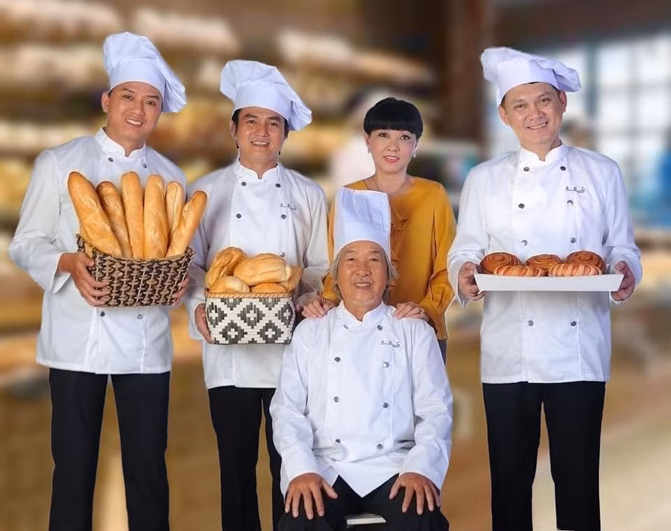 Đạo diễn Nguyễn Phương Điền hào hứng chia sẻ đã hoàn thành các công đoạn của bộ phim Vua bánh mì bản Việt. Hiện tại, phim chỉ chờ ngày phát sóng. Với sự tham gia diễn xuất của NSƯT Hữu Châu, Phương Dung, Cao Minh Đạt, Nhật Kim Anh, Ngọc Thảo,… bộ phim nhận được sự kỳ vọng lớn từ khán giả.