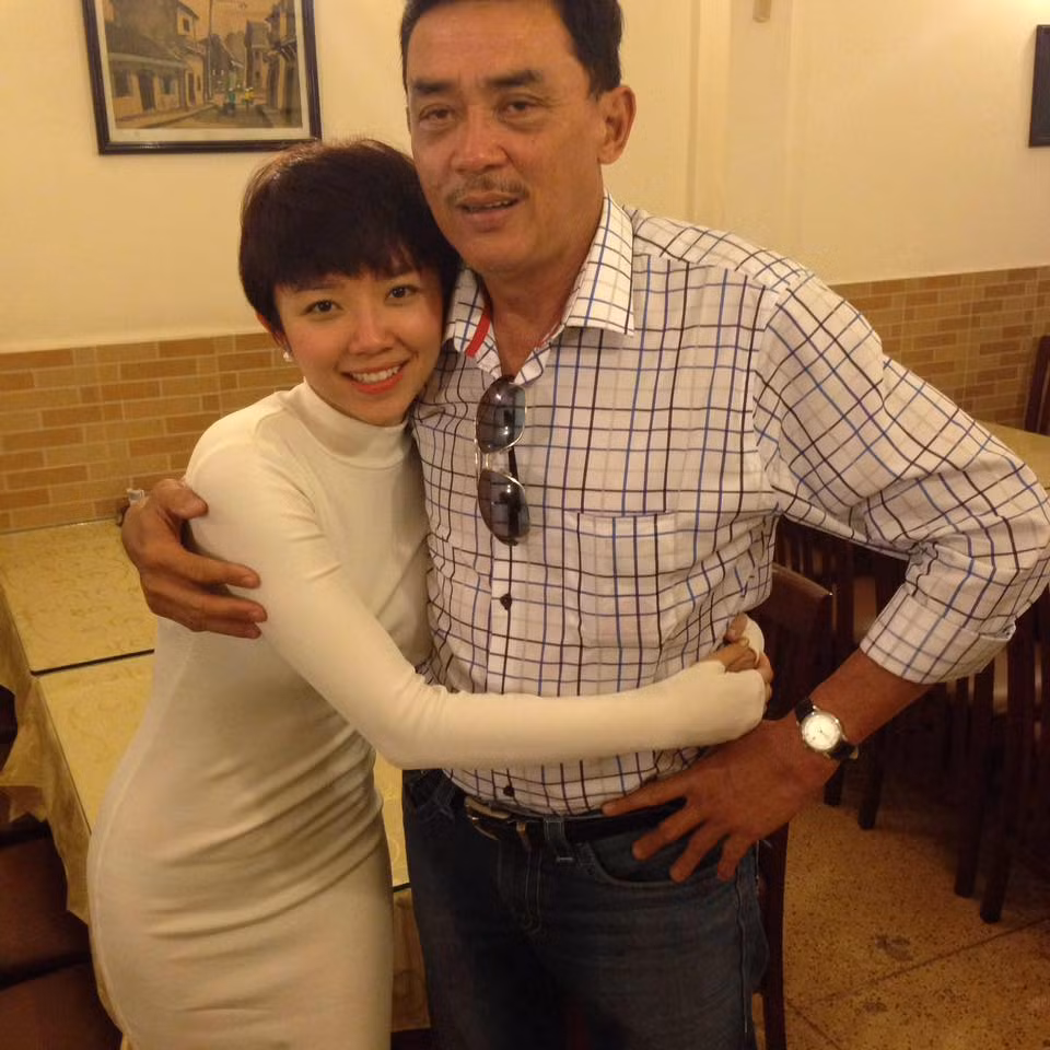 Ai cung hong dam cuoi Toc Tien nhung bo nu ca si vua len tieng phu nhan-Hinh-4