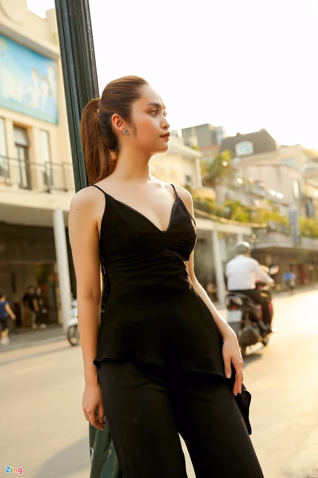 Chia sẻ với Zing về lý do trở lại sân chơi sắc đẹp lần này, Thúy Hằng tâm sự cô muốn truyền cảm hứng cho các bạn trẻ về sự nỗ lực trong cuộc sống.
