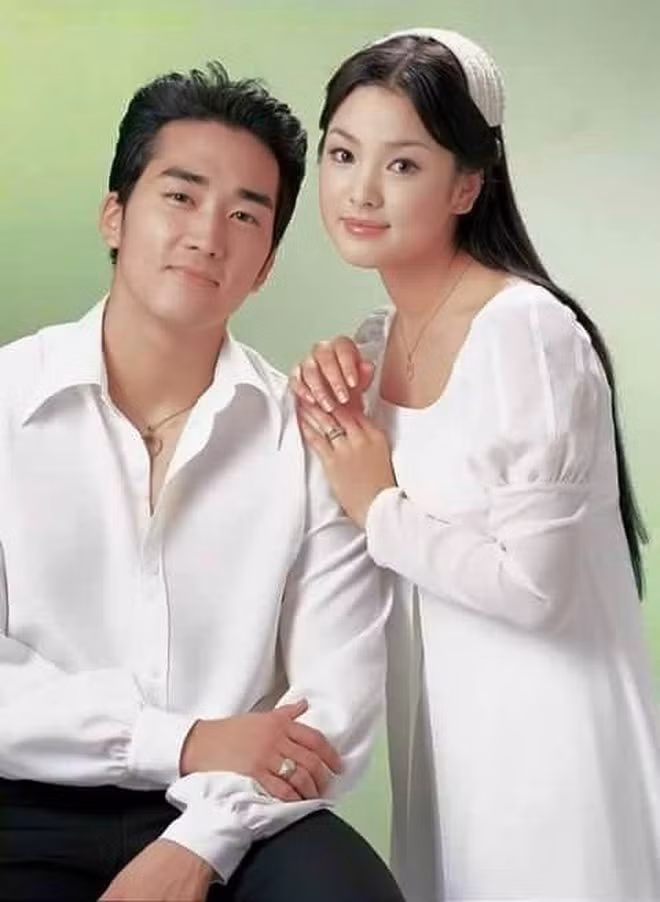 Hầu hết đều công nhận Song - Song đẹp đôi, ăn ý, đặc biệt sau sự thành công của Trái tim mùa thu. Nhiều khán giả hy vọng họ sẽ nên duyên và trở thành một cặp. Có nhiều thông tin cho rằng hai diễn viên từng hẹn hò một thời gian ngắn nhưng không công khai. Tuy nhiên, phía hai diễn viên đều phủ nhận điều này và khẳng định họ chỉ là bạn bè, đồng nghiệp.