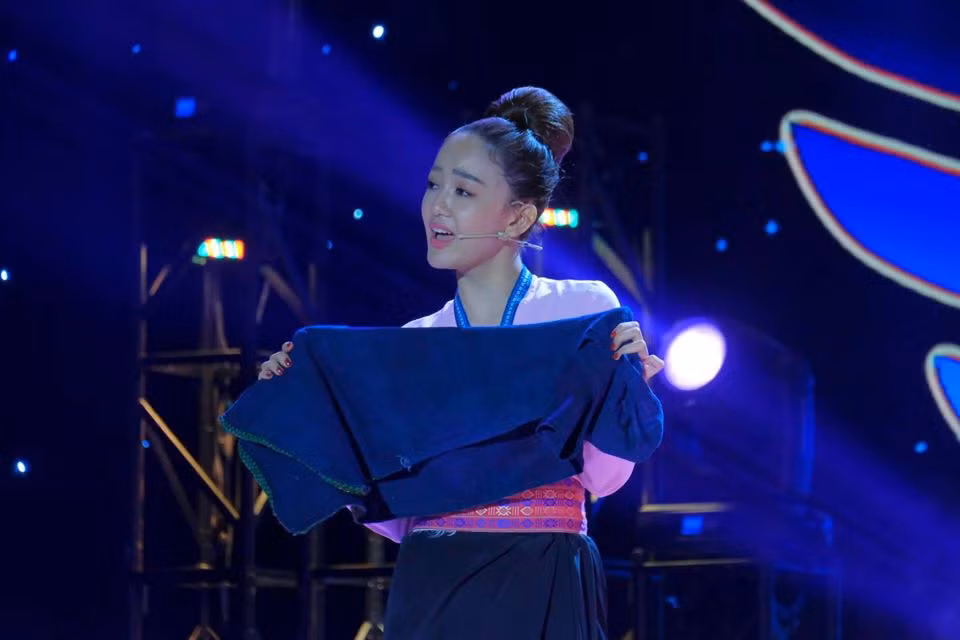 Sự nghiệp sau khi rời The Voice 2019 của Ngọc Kayla không có nhiều dấu ấn. Cô thường biểu diễn tại các sự kiện nhỏ, các bữa tiệc riêng tư của doanh nghiệp và tham gia một số show truyền hình trên kênh Vĩnh Long, Đồng Nai. Gần nhất, cô thử sức với sân khấu kịch qua chương trình Đánh thức đam mê (THVL1). Ảnh: BTC.
