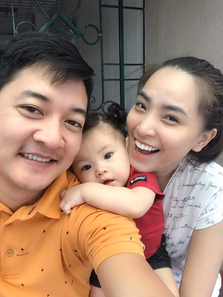 Từ khi có con, Hải Băng ít hoạt động showbiz. Cô chuyển hướng kinh doanh online để dành nhiều thời gian chăm lo cho gia đình.