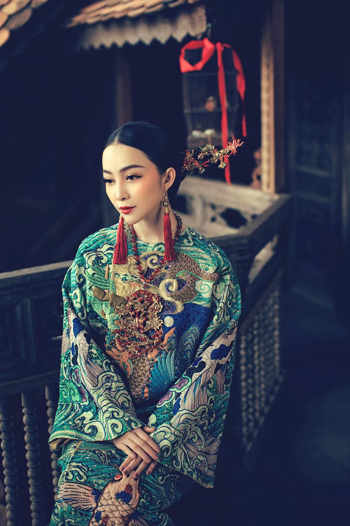 Với những đóng góp trong ngành múa, năm 2016 Linh Nga được trao tặng danh hiệu NSƯT ở tuổi 30.
