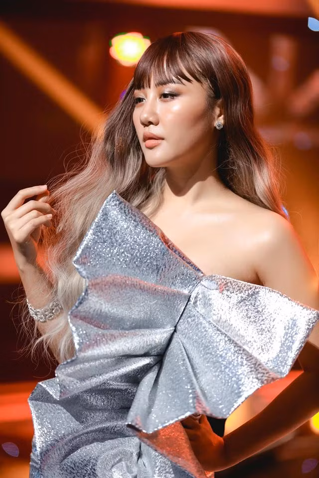 Van Mai Huong len tieng vu hat hit cua Hoai Lam chua xin phep