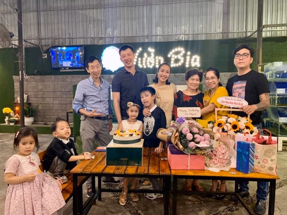 Ốc Thanh Vân có một buổi sinh nhật đáng nhớ bên gia đình và bạn bè thân thiết.