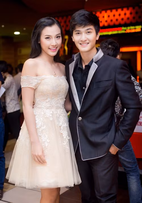 Sau chia tay, Hoàng Oanh hẹn hò và làm đám cưới với ông xã ngoại quốc. Hiện tại cặp đôi sắp đón con đầu lòng. Trước hạnh phúc của tình cũ, Huỳnh Anh cũng mừng cho cặp đôi.