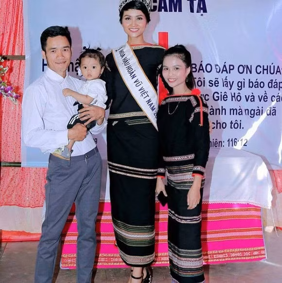 Em gái nàng hậu chọn cuộc sống bình dị ở quê hương thay vì lấn sân showbiz như chị mình.