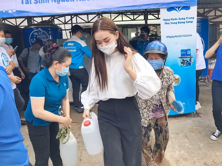 Được biết, chương trình “Ngày nước tái sinh” sẽ mang 13 hệ thống lọc công nghiệp đến với bà con miền Tây.
