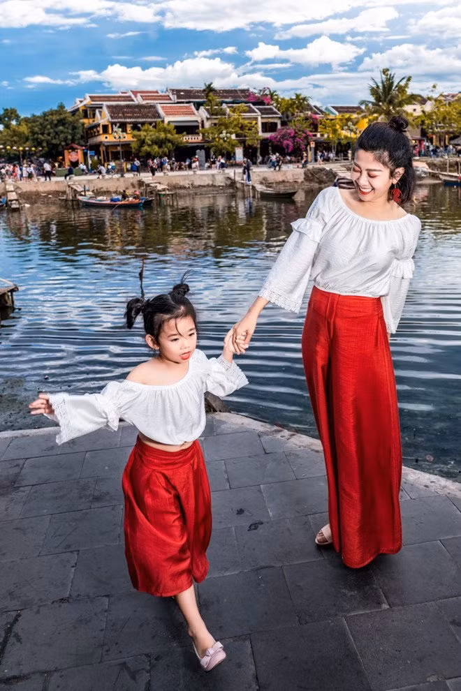 Mai Phương chia sẻ: "Nhắc tới Lavie ,Phương nghĩ ngay đến hình ảnh một cô công chúa nhưng phải cưỡi ngựa. Bởi vì nhìn vào Lavie rất dễ thương, ngây thơ nhưng sức nghịch phá kinh khủng vô cùng, có thể nói gấp đôi 1 bé trai bình thường".