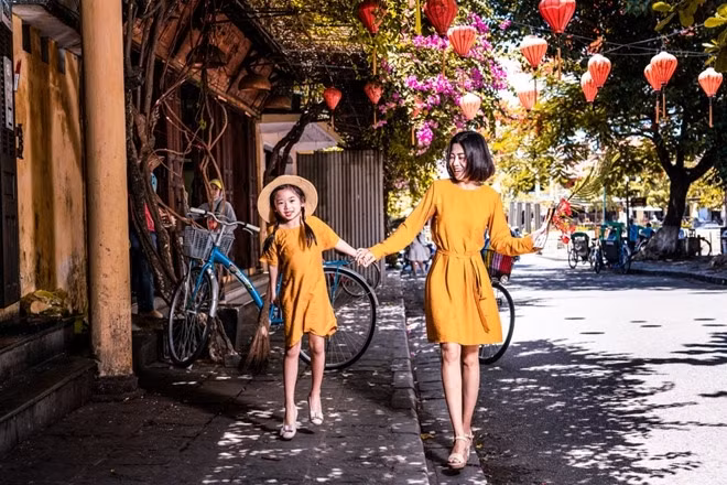 Cô chọn Hội An làm điểm đến vì bản thân nữ diễn viên rất thích phong cảnh yên bình tại nơi đây. Bầu không khí này giúp cô cảm thấy được bình yên, nhẹ nhàng.