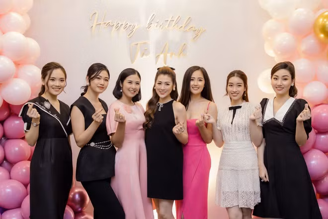 Mai Phuong Thuy va hoi ban than toan hoa hau, a hau cua Vbiz