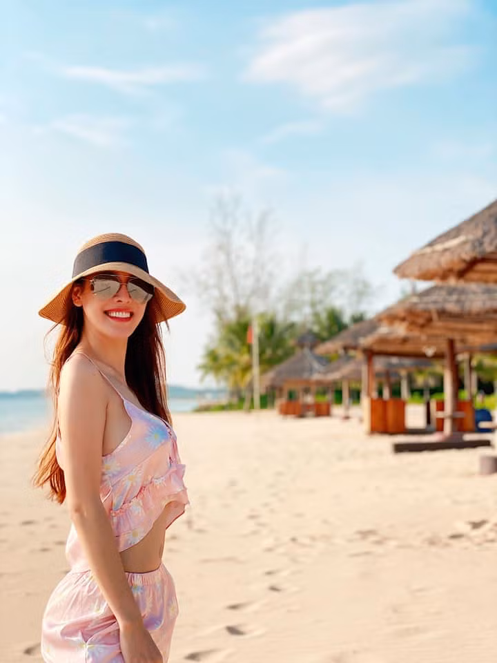 Hình ảnh Quế Vân hút mắt bởi vẻ gợi cảm, quyến rũ.