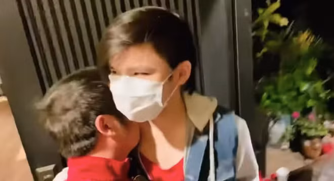Bang Kieu o nha tranh dich cung vo cu Trizzie Phuong Trinh va 3 con trai-Hinh-3
