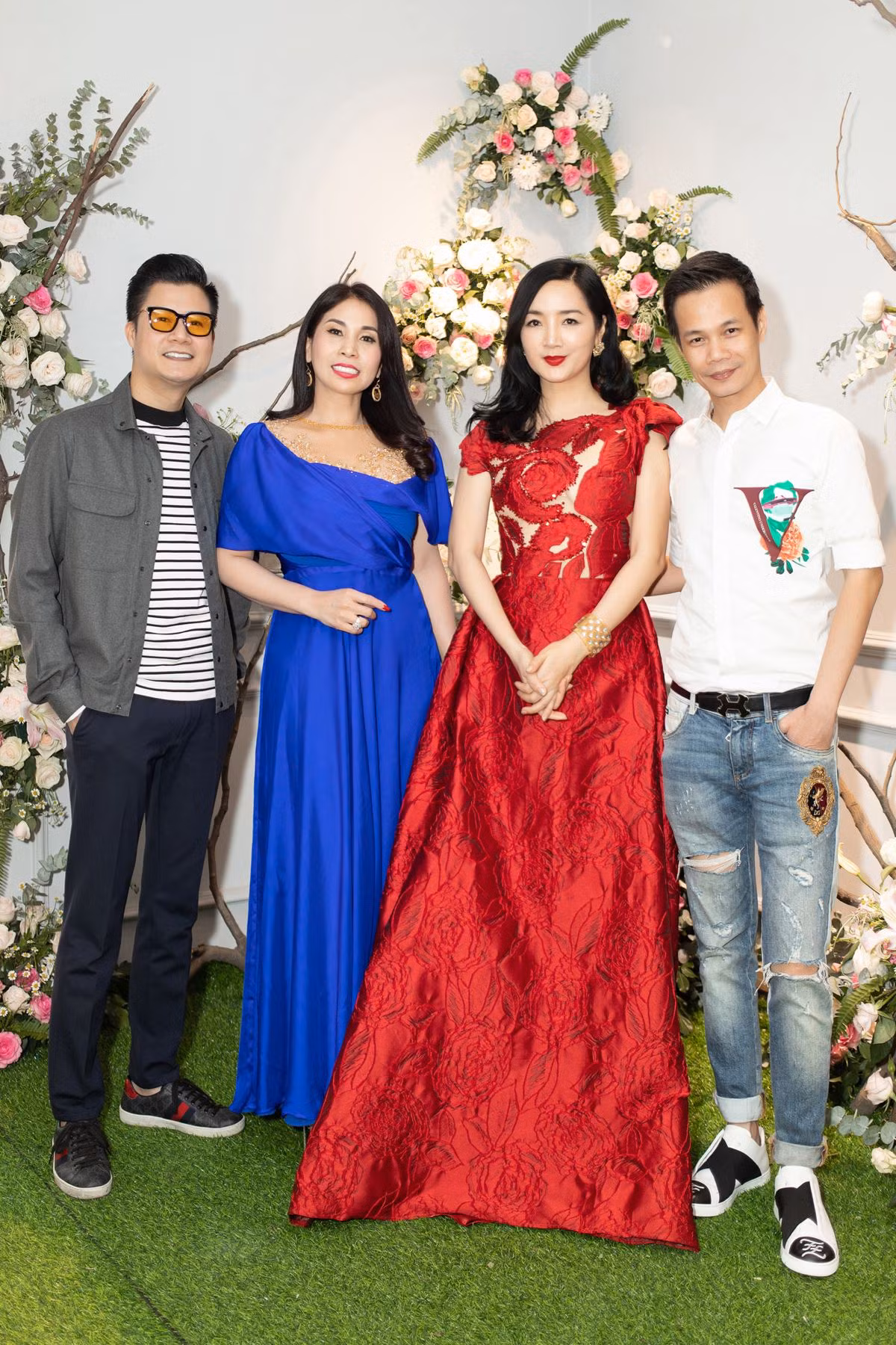 Hoa hậu Giáng My chụp ảnh cùng dàn sao Việt.