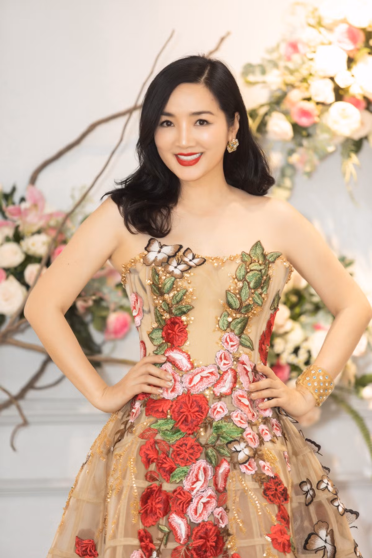  Giáng My không hổ danh là "mỹ nhân không tuổi" của showbiz Việt. Xuất hiện trong dịp đầu năm, Hoa hậu Đền Hùng gây ấn tượng với vẻ đẹp đằm thắm, trẻ trung.