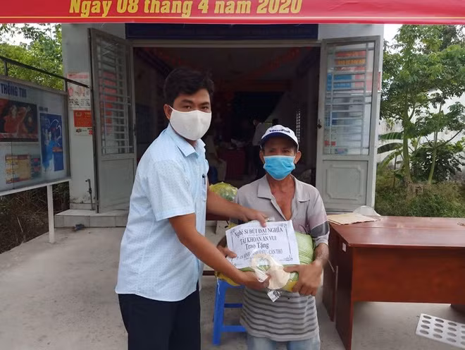MC Dai Nghia quyen gop 147 tan gao cho dan ngheo giua dich COVID-19-Hinh-2