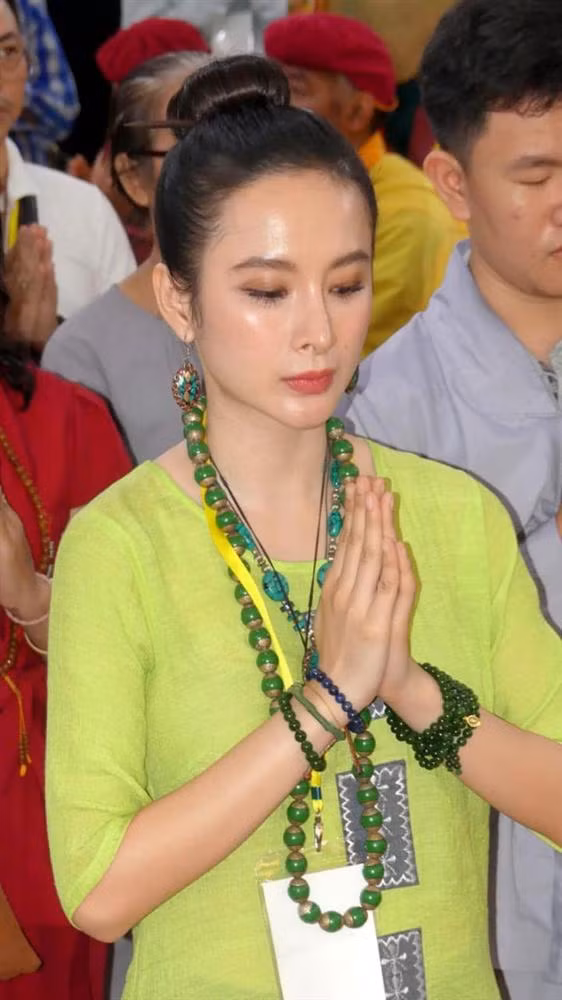 Sau những ồn ào, Phương Trinh trở nên kín tiếng hơn. Đầu năm 2020, cô tiết lộ đã phát nguyện ăn chay trọn đời.
