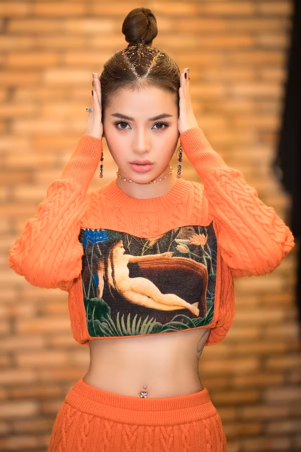 Phương Trinh Jolie: Cựu thành viên nhóm nhạc Amigo G hội tụ đủ cả thanh lẫn sắc. Cô hoạt động năng nổ trong lĩnh vực ca hát lẫn diễn xuất, tuy nhiên chưa gây được hiệu ứng lớn.