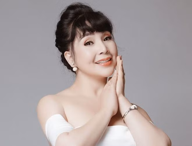 Đặc biệt, đôi mắt to tròn đen láy và đôi môi dày quyến rũ trong những bức ảnh thời trẻ giúp nữ nghệ sĩ sinh năm 1963 từng được mệnh danh là "biểu tượng nhan sắc" của màn ảnh Việt một thời.